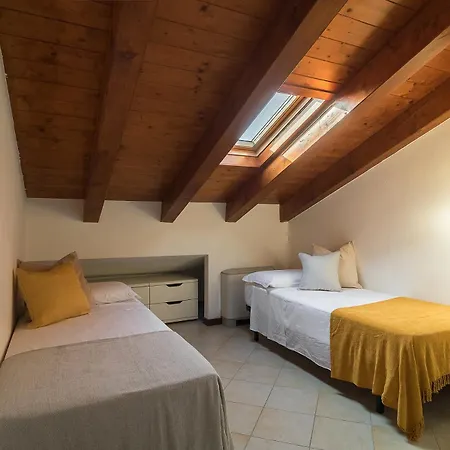 Talla With 3 Bedrooms And Garage Apartment Desenzano del Garda