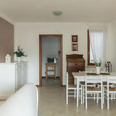 Talla With 3 Bedrooms And Garage Apartment *